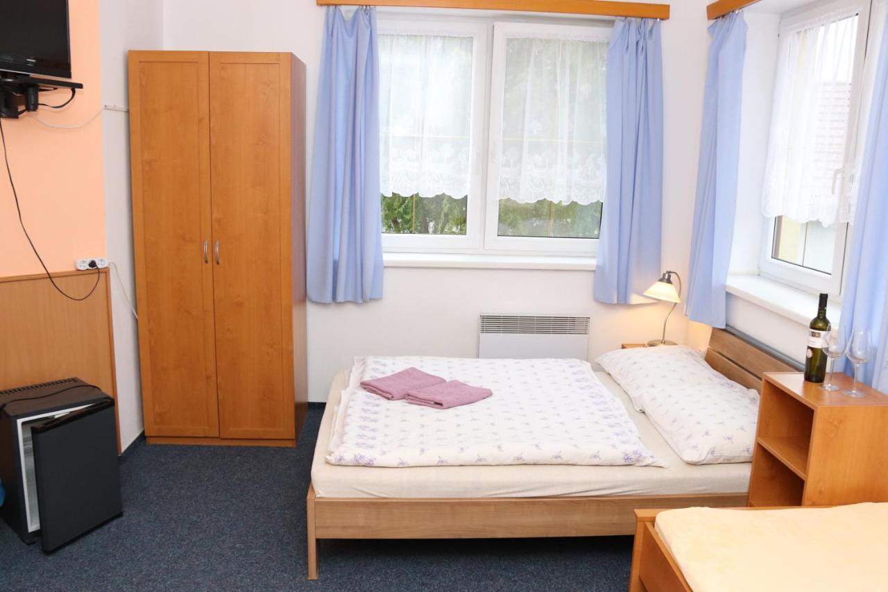 Penzion Kosik Tvrdonice Extérieur photo