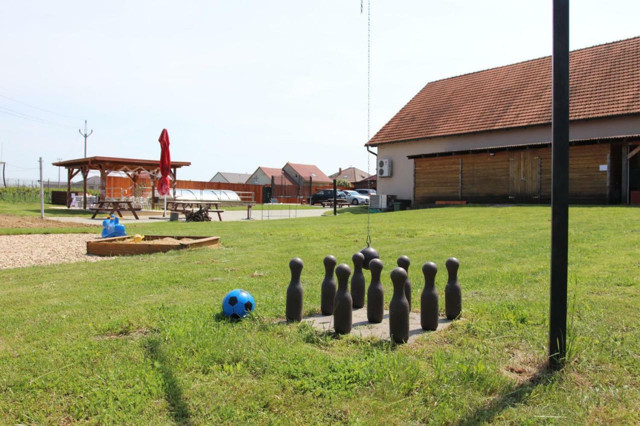 Penzion Kosik Tvrdonice Extérieur photo